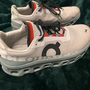 On Cloud Cloudmonster